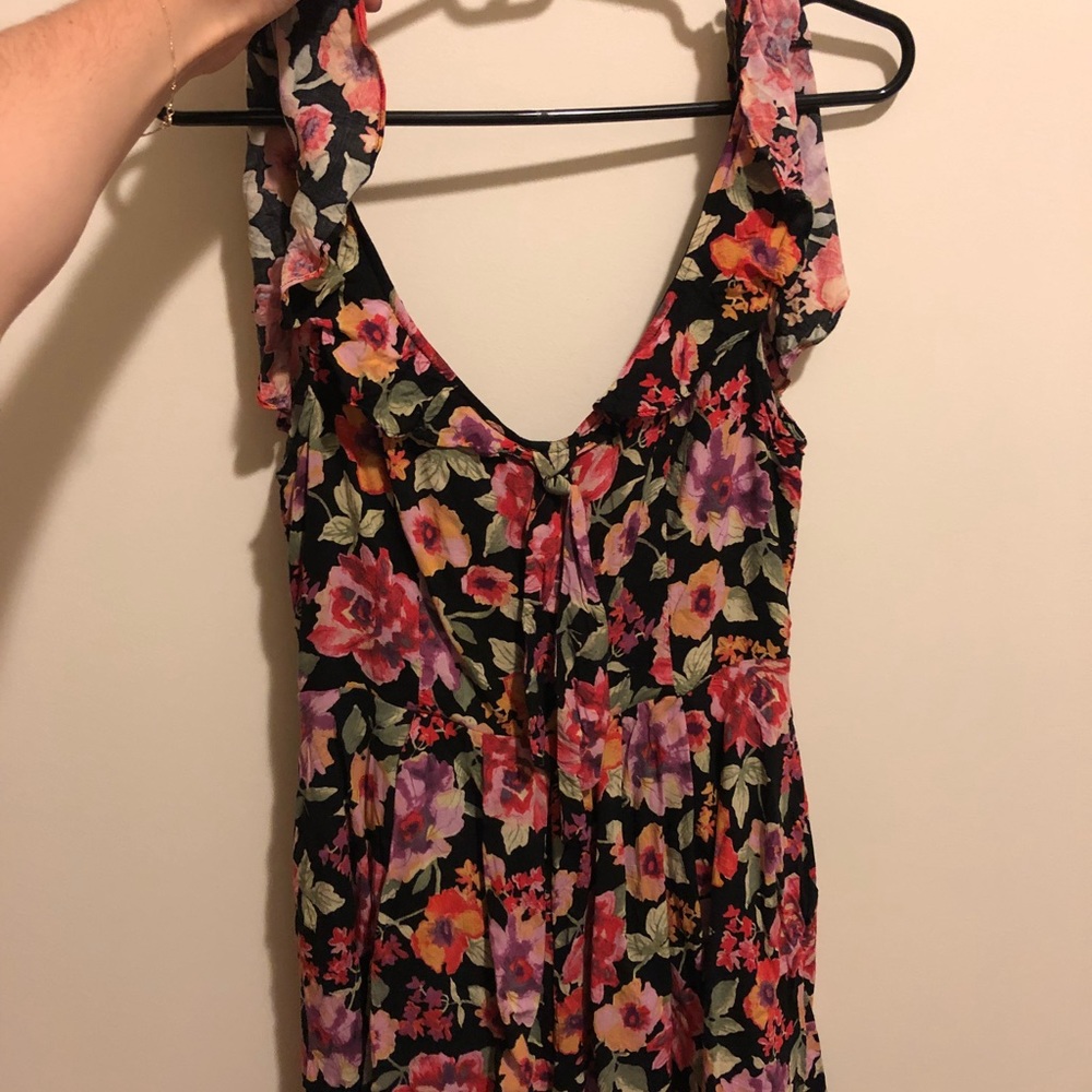 Kimchi Blue Floral romper w/ keyhole back size 4